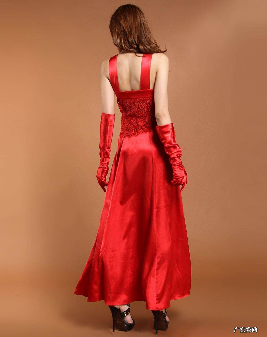 吊带长连衣裙搭配