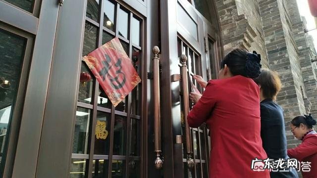 二十九是绝日,大年三十是立春,为什么只能在年二十八前贴对联挂灯笼?有什么说法吗?