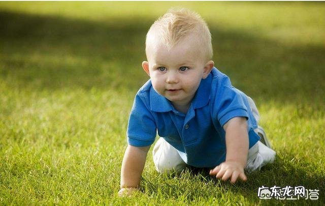 宝宝发育迟缓有哪些迹象？