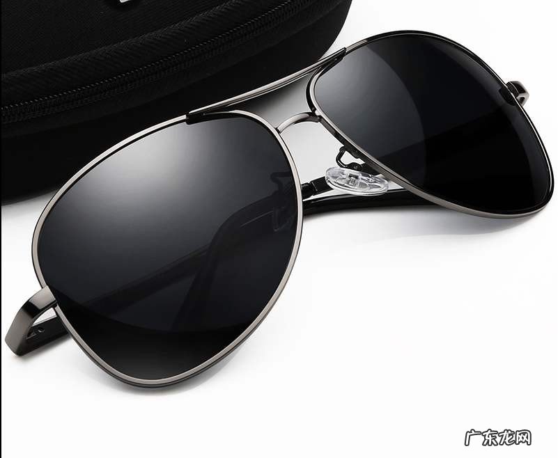 擦太阳镜的方法