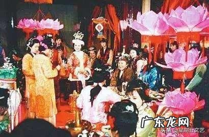 《红楼梦》里有哪些元宵节有关的诗词?如何赏析?