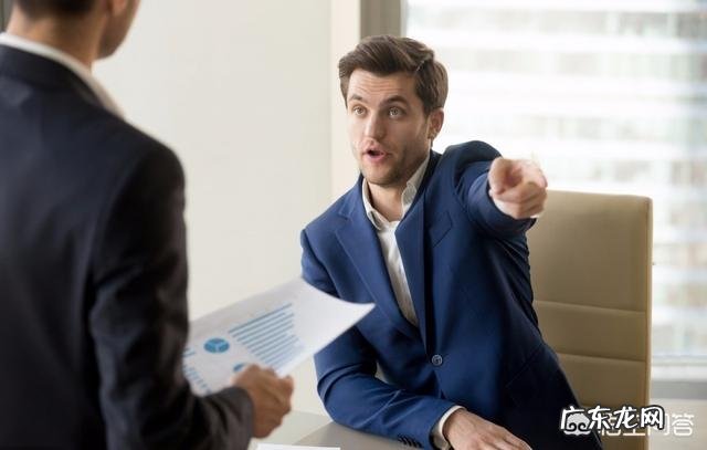 跟领导闹矛盾后去找老板辞职,老板想让自己继续干,该怎么办?