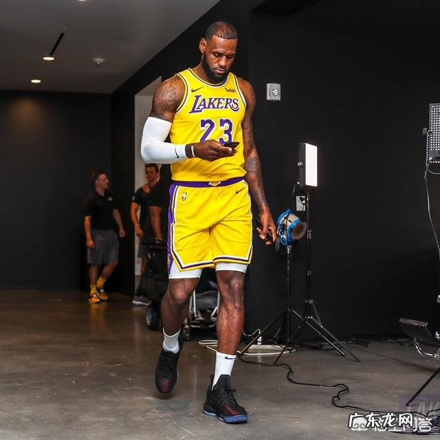 沃格尔怒赞布拉德利,并且让其出现在首发,下赛季湖人首发阵容是不是组建差不多了?