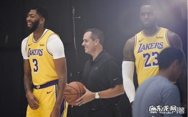 沃格尔怒赞布拉德利,并且让其出现在首发,下赛季湖人首发阵容是不是组建差不多了?