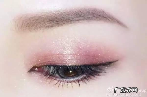 眼妆怎样化才能让眼睛瞬间放大两倍呢?