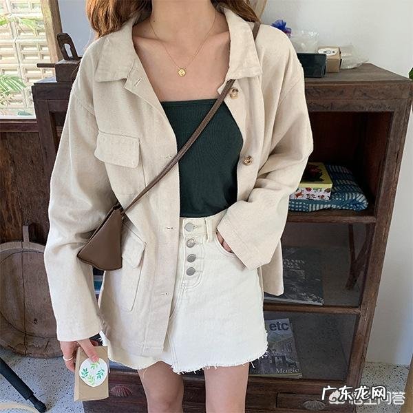 开春了,有哪些简单、时髦且能显年轻的小外套?