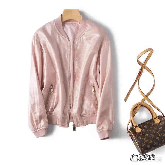 开春了,有哪些简单、时髦且能显年轻的小外套?