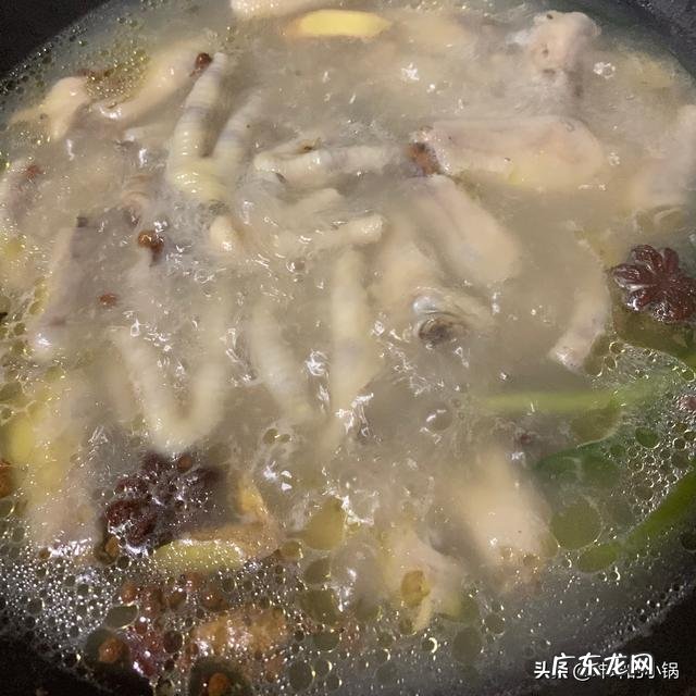 最近狂爱吃泡椒凤爪,怎么做?