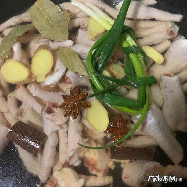 最近狂爱吃泡椒凤爪,怎么做?