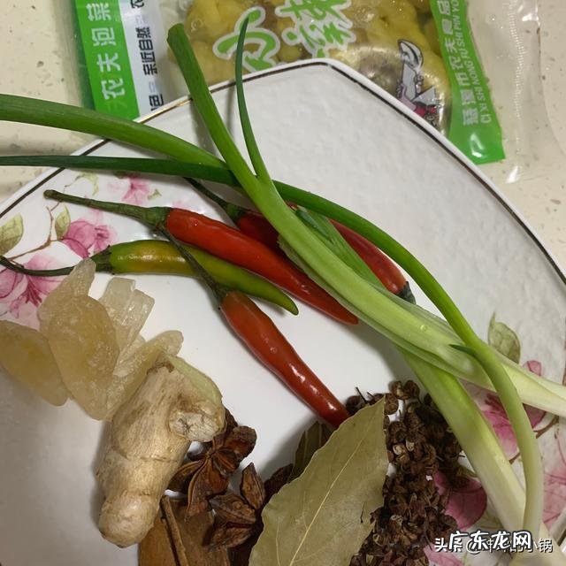 最近狂爱吃泡椒凤爪,怎么做?