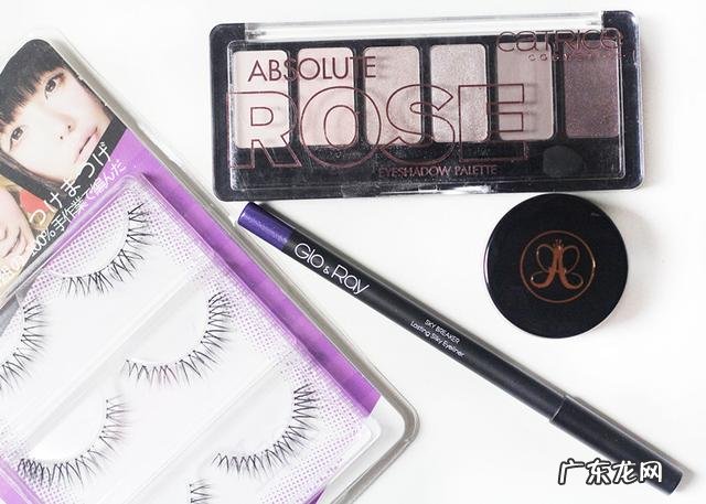 Twice组合林娜琏小烟熏眼妆该如何化妆?