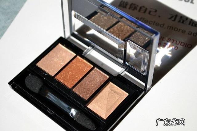 眼影的色彩搭配有哪些学问?