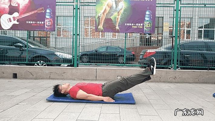 如何快速练出腹肌胸肌?