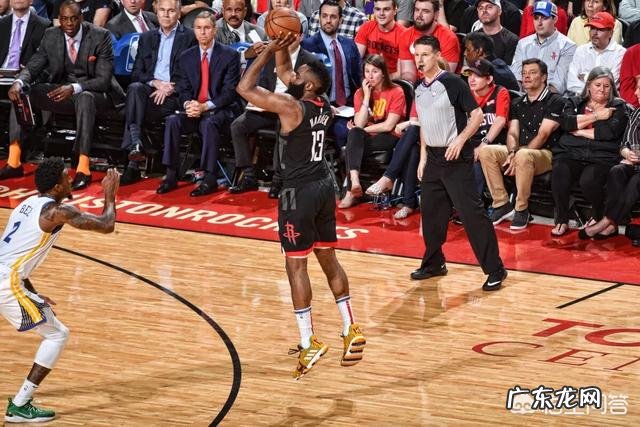 库里最近三分不准,但增加了投射次数,目前三分进球总数落后哈登多少?有无反超可能?