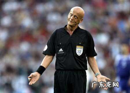中国足球是需要马宁满脸狰狞裁判还是需要严格而带微笑的裁判?