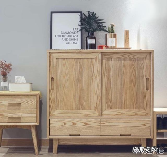 实木家具怎么搭配软装？