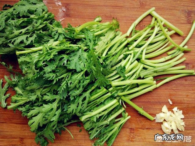 茼蒿需要焯水吗?吃茼蒿都有哪些好处?