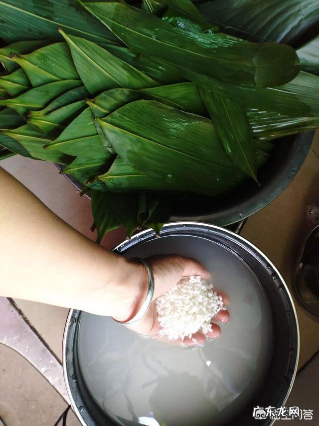 端午节家有孕妇的能在家门上挂艾叶吗?