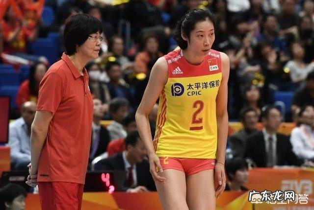 丁霞回应半决赛关键球为何给龚翔宇不给朱婷,郎平说正常该给朱婷,你怎么看?