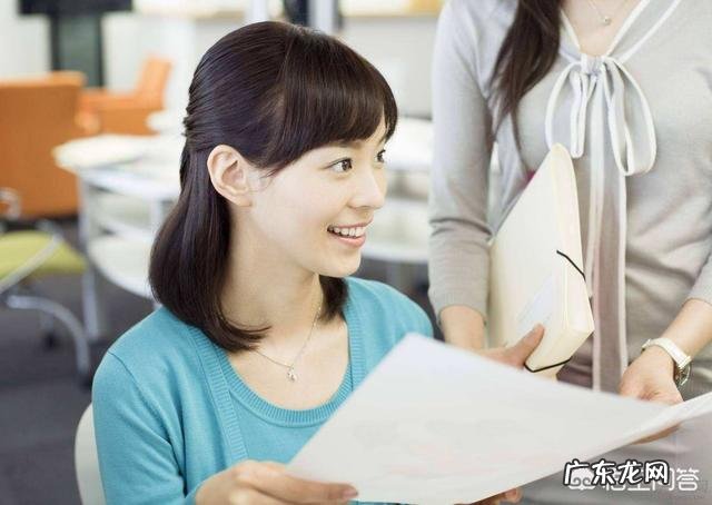 在职场中别人对你说有任何事都可以找他聊,他很愿意倾听,这是不是客套话?