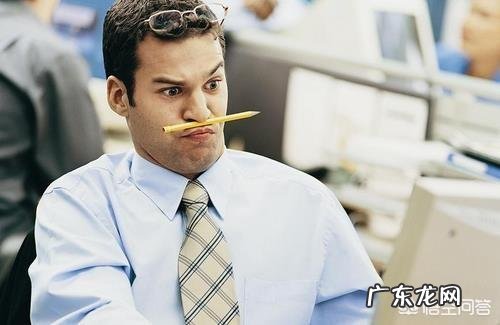 在职场中别人对你说有任何事都可以找他聊,他很愿意倾听,这是不是客套话?