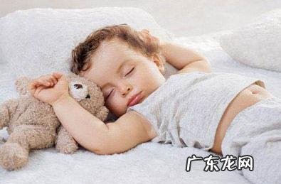 新生儿白天不睡觉,怎么回事?