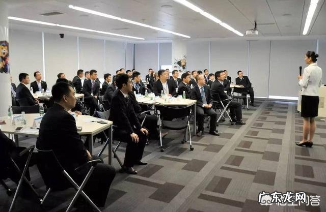 公司每天开晨会说的都是那几件事,很无聊,还有必要开吗?