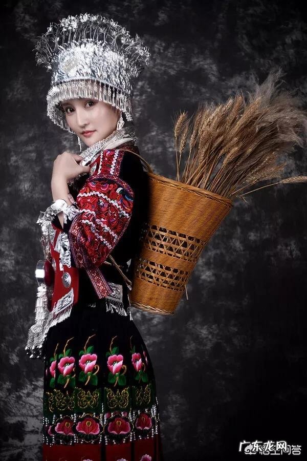 拍摄少数民族服饰,你会从哪方面着重表现?