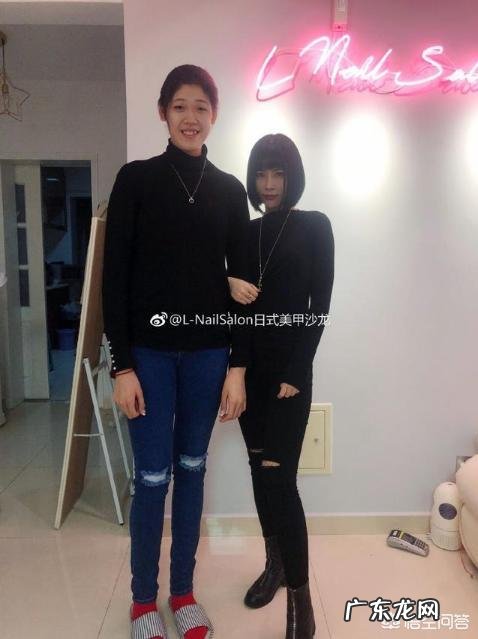 中国女排放假3天，李盈莹少女心爆棚，抵达天津第一时间就是接睫毛做美甲，你怎么看？