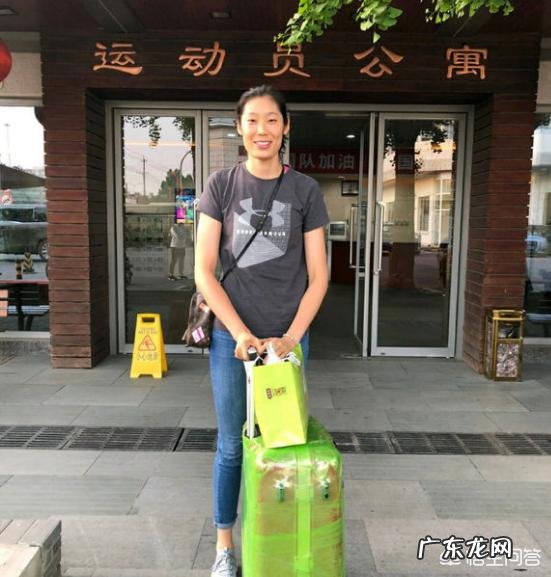 中国女排放假3天,李盈莹少女心爆棚,抵达天津第一时间就是接睫毛做美甲,你怎么看?