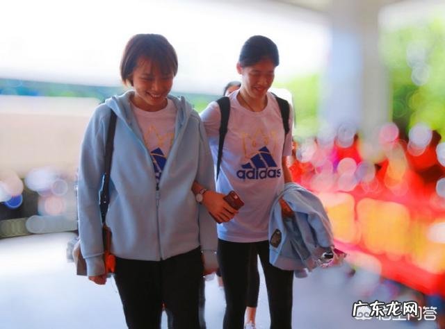 中国女排放假3天,李盈莹少女心爆棚,抵达天津第一时间就是接睫毛做美甲,你怎么看?