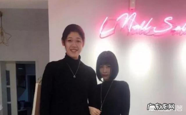 中国女排放假3天,李盈莹少女心爆棚,抵达天津第一时间就是接睫毛做美甲,你怎么看?