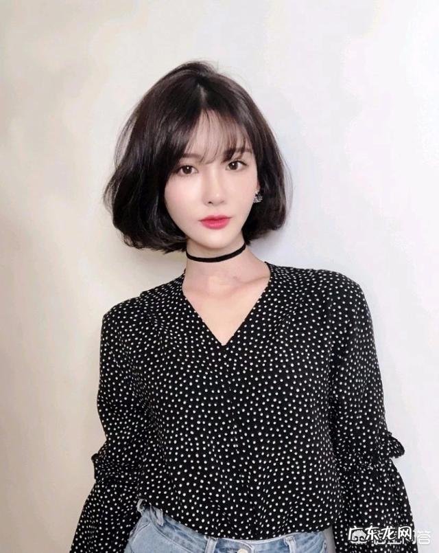 四十多岁的妈妈是小瓜子脸,做什么发型好看?