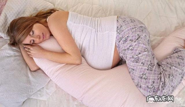 为什么别人说孕妇应该左侧卧睡?