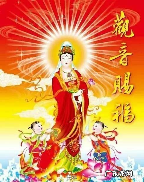 下联:“晨钟透谷鸟惊飞”,如何对上联?