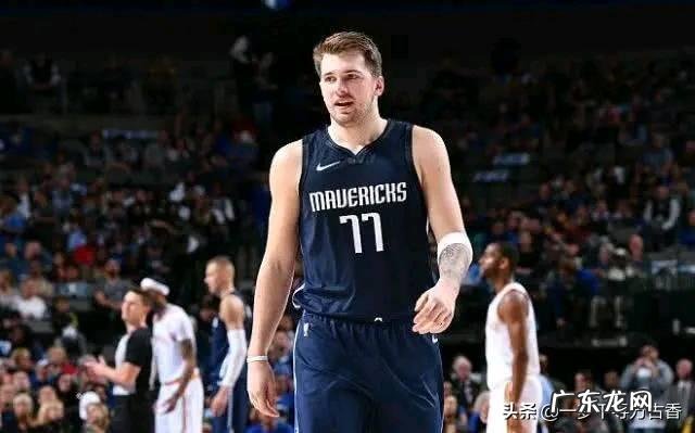 小卡带领快船客场三分击败独行侠,如何评价本场比赛?