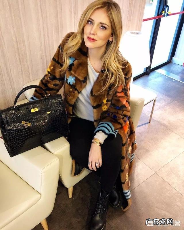 戴森的吹风机与爱马仕的丝巾哪个更适合送给女朋友做生日礼物?