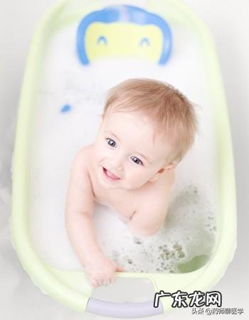 宝宝为什么会红屁股，该怎么解决？