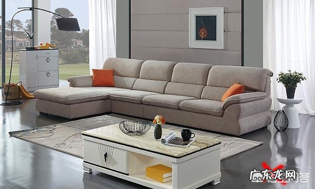 淡卡其色L型沙发,垫子是4个6075的大靠垫,配上四个什么样颜色的枕套搭上好看?