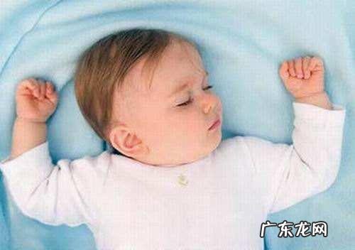 宝宝晚上睡觉总是翻来覆去,可能是哪些原因?