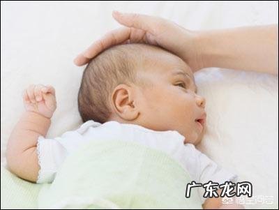 宝宝晚上睡觉总是翻来覆去,可能是哪些原因?