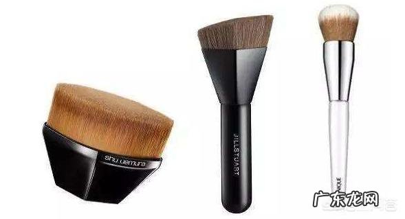 化妆用再好的护肤和粉底都会浮粉,各种防卡粉的方法都试了还是卡,有什么好办法吗?