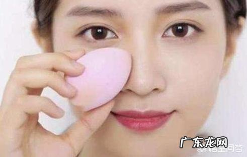 化妆用再好的护肤和粉底都会浮粉,各种防卡粉的方法都试了还是卡,有什么好办法吗?