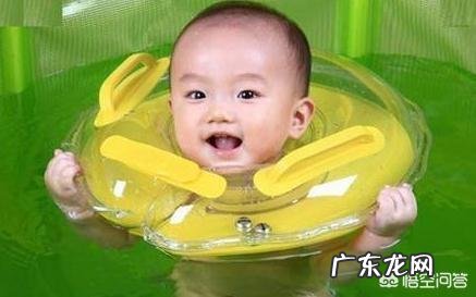 婴儿游泳圈是脖圈好还是趴圈好?会有什么影响?
