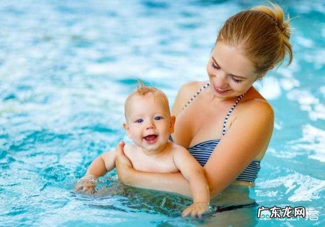 婴儿游泳圈是脖圈好还是趴圈好?会有什么影响?