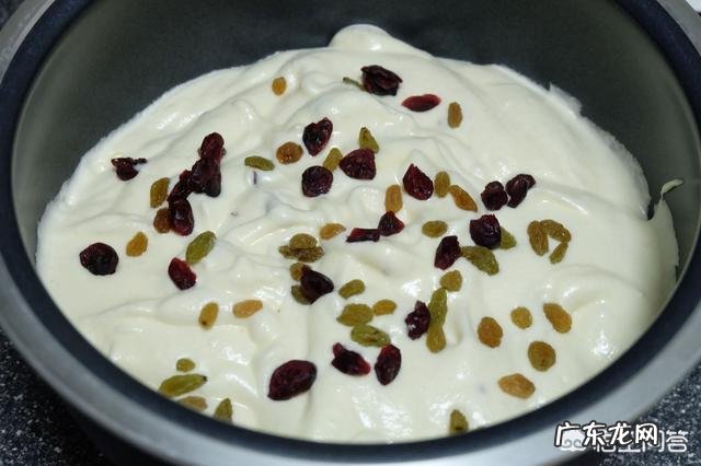 电饭锅蒸蛋糕为什么蒸出来底层焦黄里层有水气?