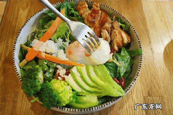 手上总起痒痒的小水泡,到底是咋回事?