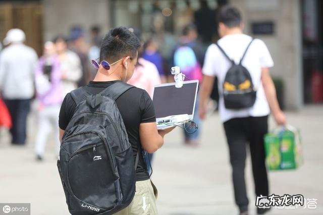 手上总起痒痒的小水泡,到底是咋回事?