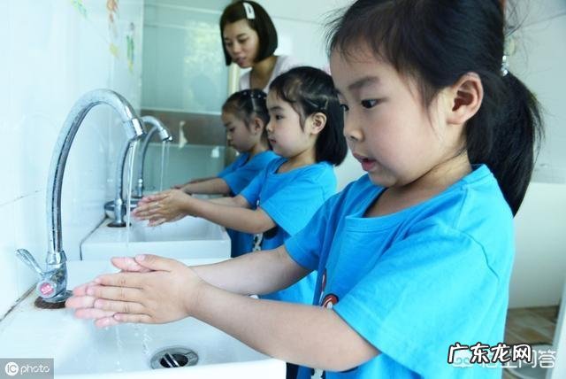 手上总起痒痒的小水泡,到底是咋回事?