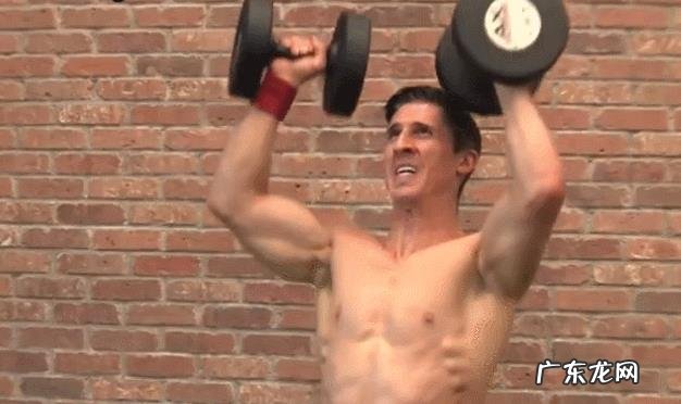 只用哑铃在家里练习的话,如何给自己安排健身计划?